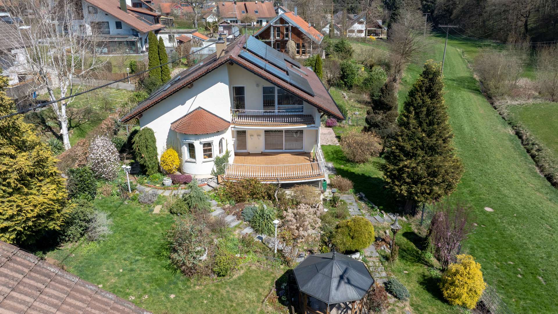 Außenansicht m. Garten