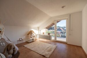 Kinderzimmer 1 Balkon