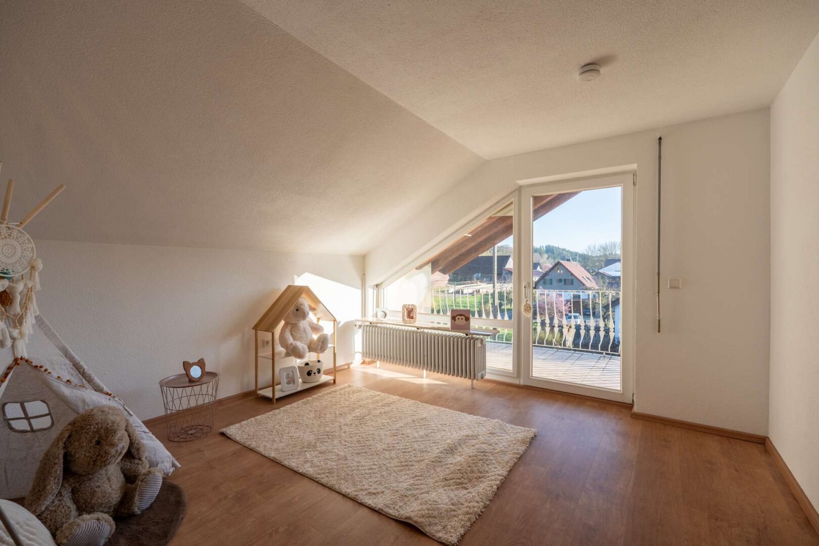 Kinderzimmer 1 Balkon