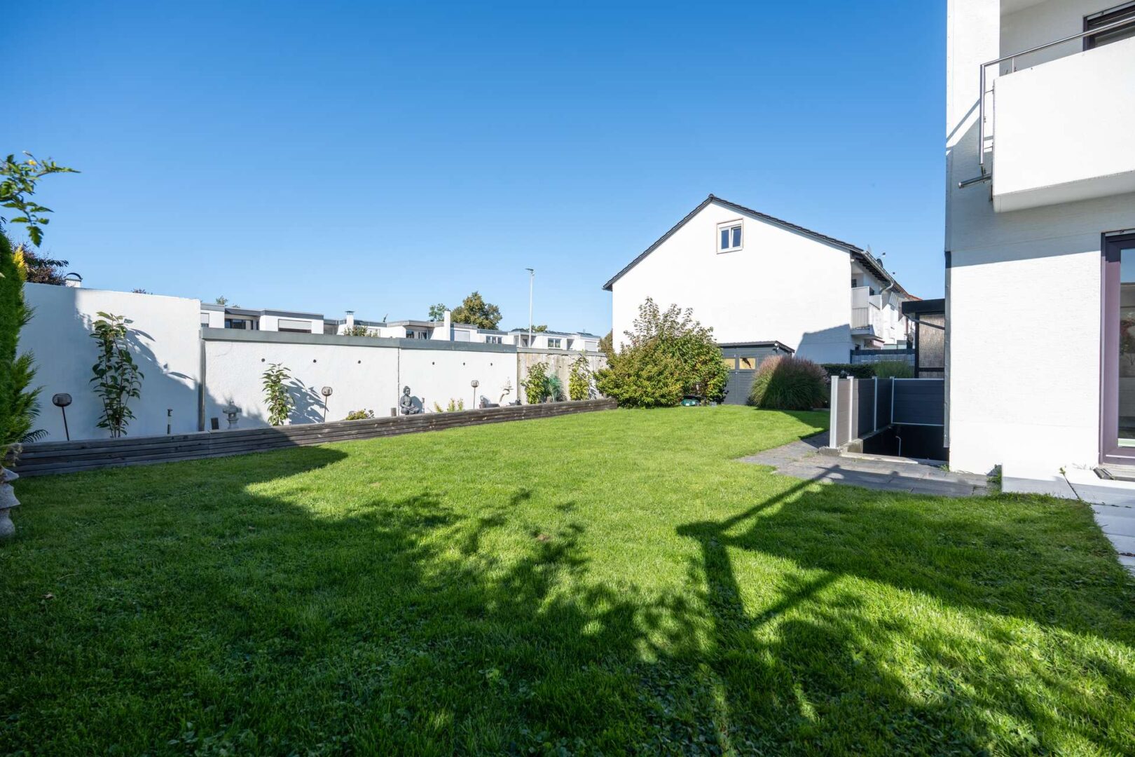 Garten mit Gartenhütte