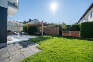 Garten mit Terrasse