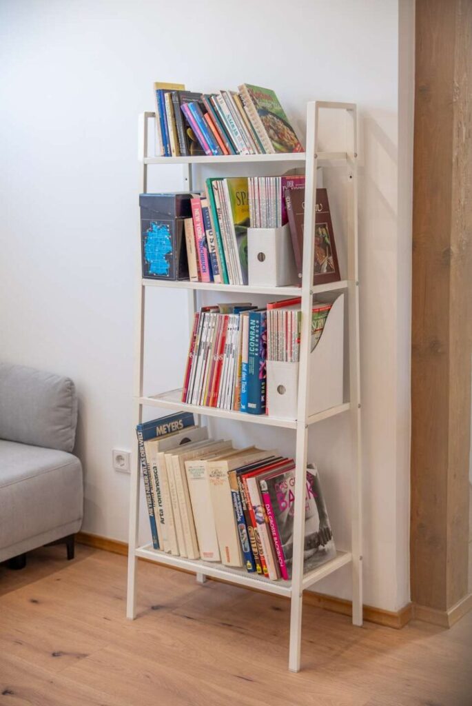 Bücherregal