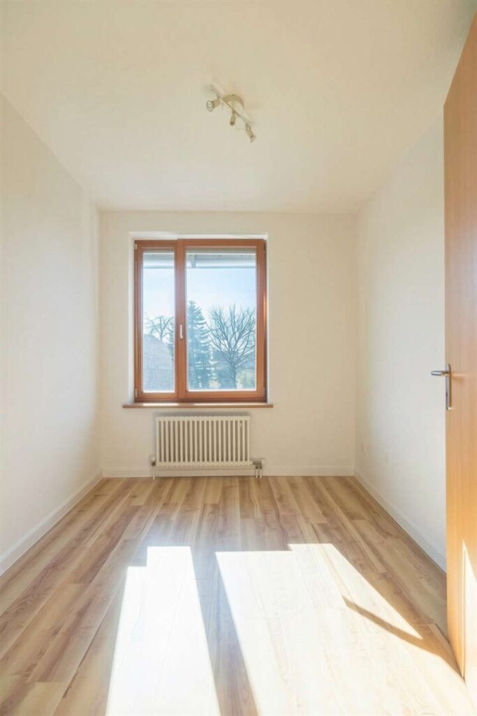 Zimmer OG - leer