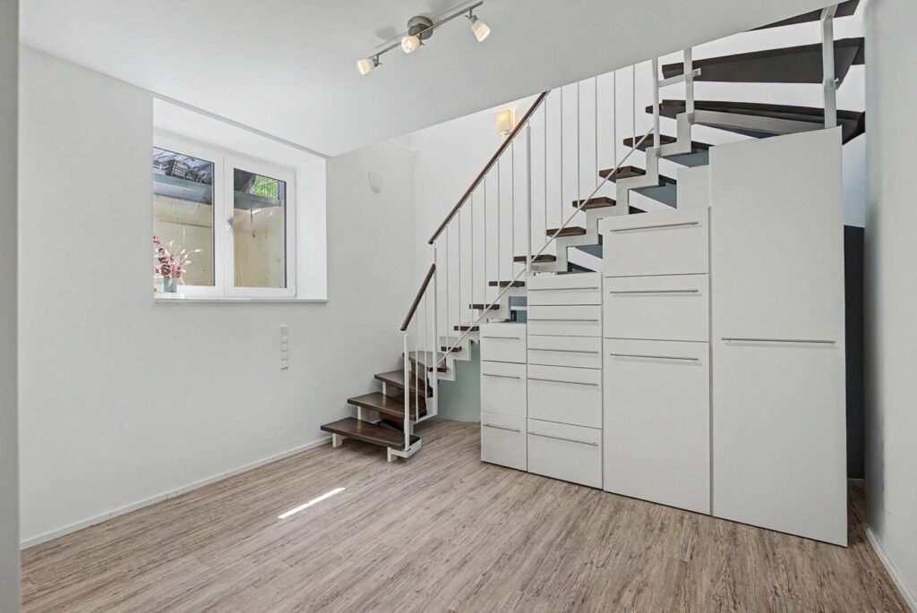 Treppe zum Souterrain