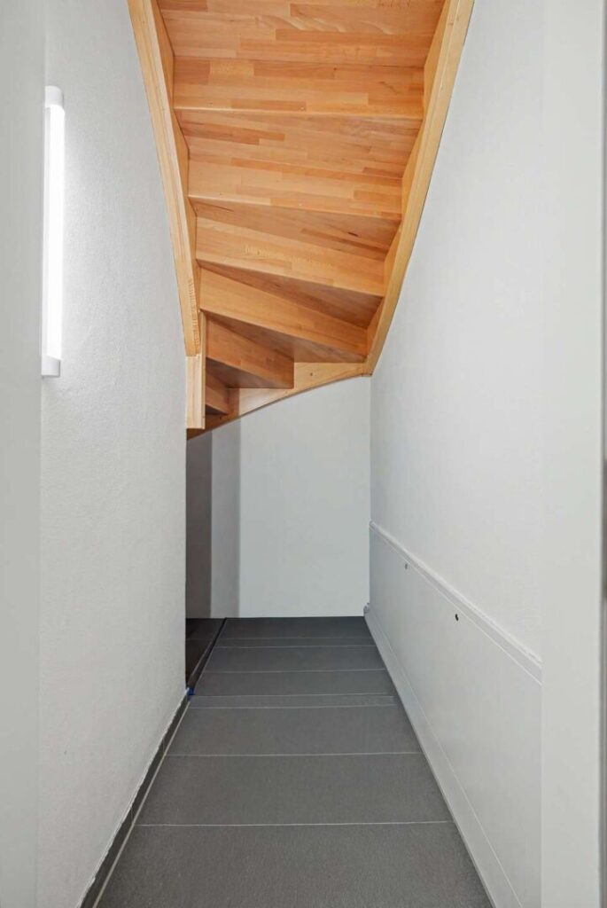 Abstellraum unter der Treppe