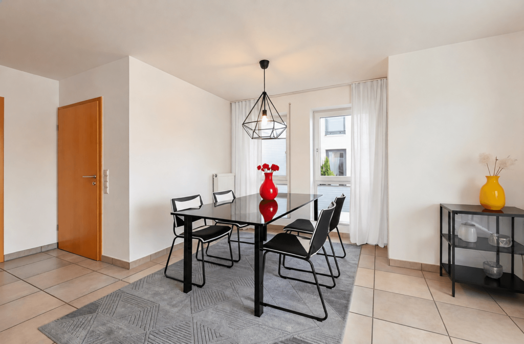 Skandinavisches Esszimmer mit KI eingerichtet
